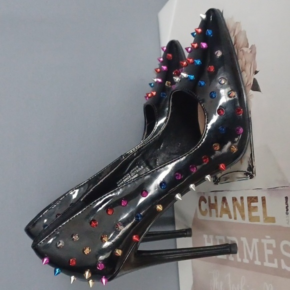 Awesome  spiked  heels - Picture 2 of 16